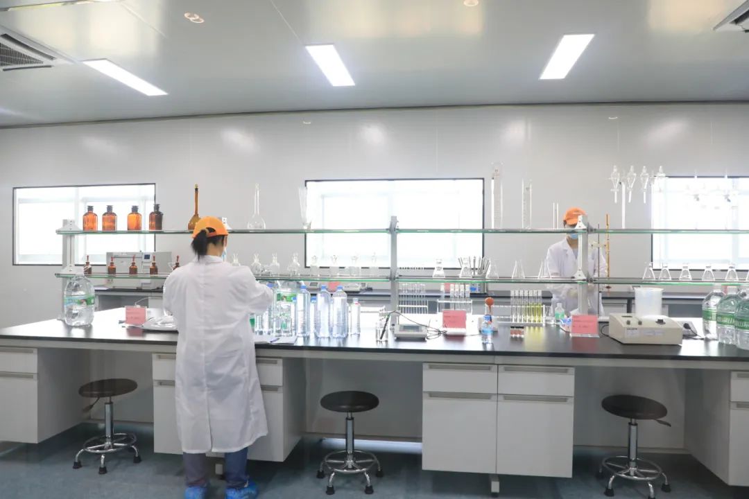 饮水思源重温党史,鼎湖山泉党建展厅