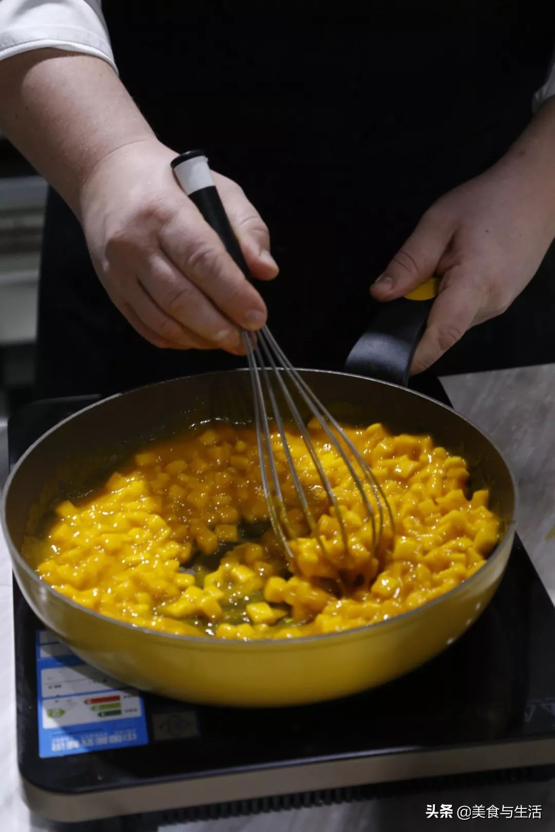 孩子不爱吃面包，里面可以放点它，青柠芒果果泥简简单单就能做