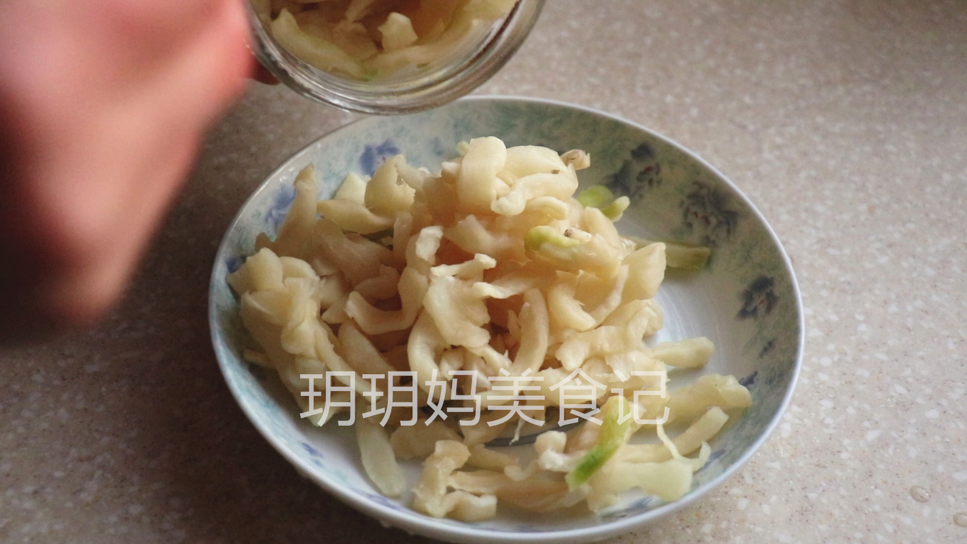 萝卜干的腌制方法和步骤酸甜不坏,腌制整个萝卜干的方法简单