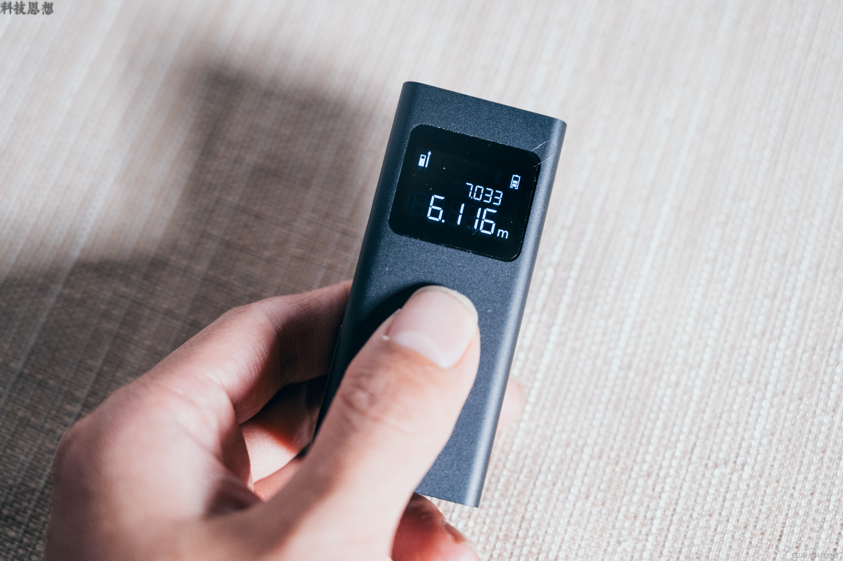 米家智能激光测距仪简单使用评测,米家智能激光测距仪一人就能测量