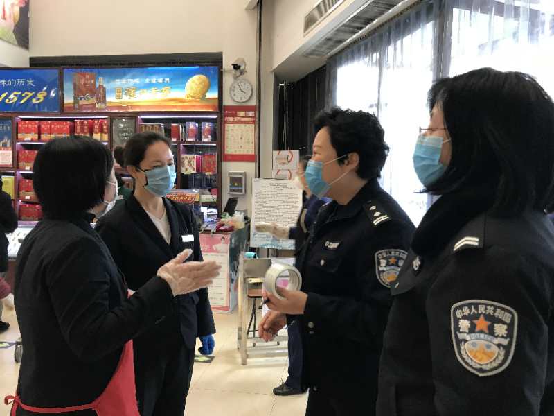 她把俩娃丢在家,为300余位被隔离居民代购,小学生作文赞她最美