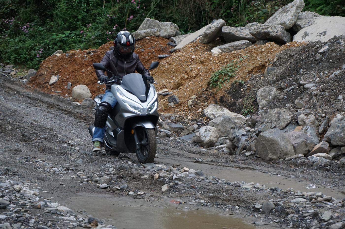 五羊本田pcx160自驾游,长阳五羊本田