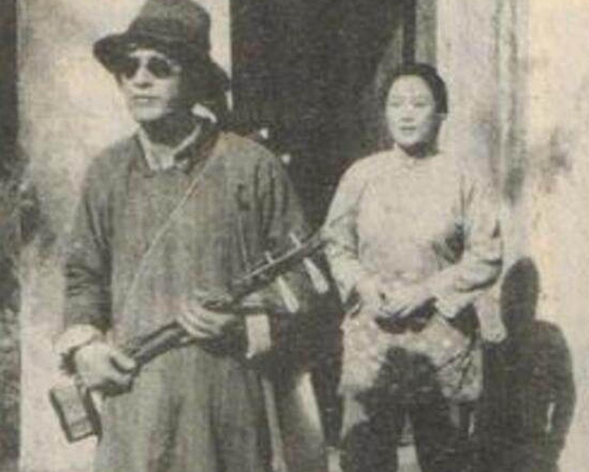 阿炳是因为吃喝嫖赌才失明的吗,瞎子阿炳唯一存世照