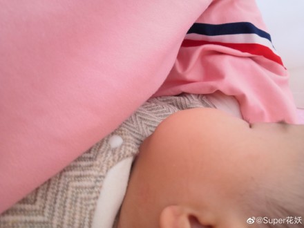 古巨基小孩正脸,古巨基晒宝宝萌照宣布当爸爸