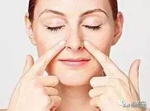 什么动作可以淡化细纹,怎样按摩让手关节的皱纹消失