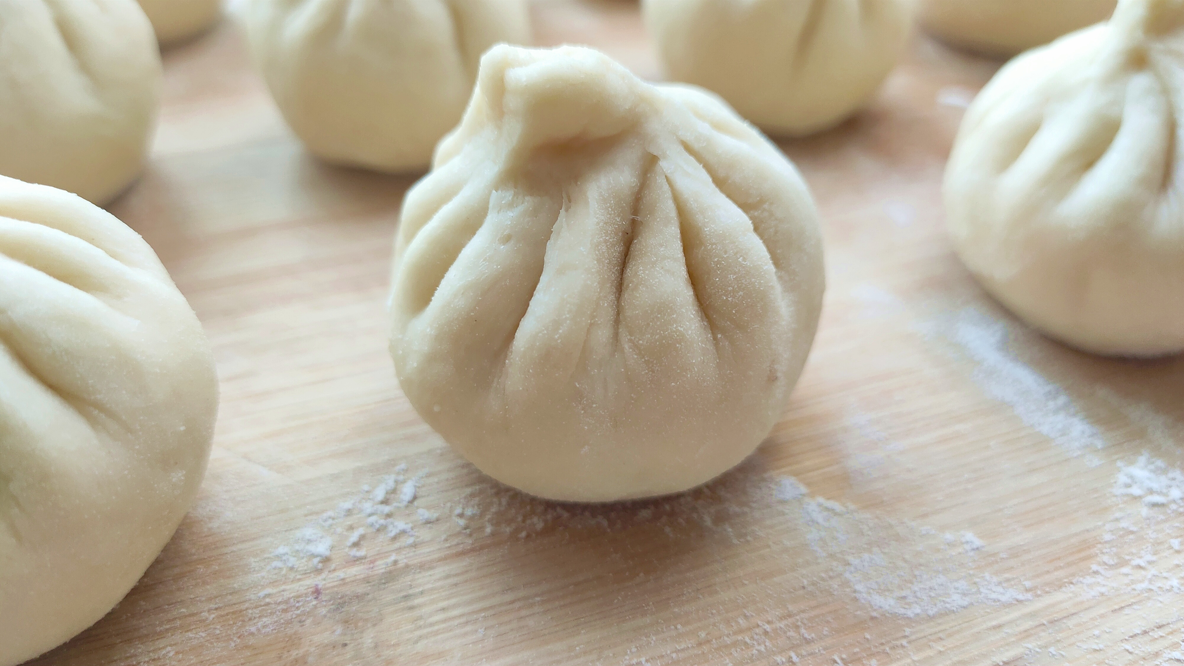 蒸包子发黄怎么回事,蒸包子怎么才能让包子膨胀松软白