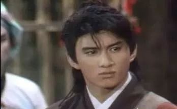 还记得28年前这部白天变成石像，晚上变成蝙蝠的古装玄幻剧吗？