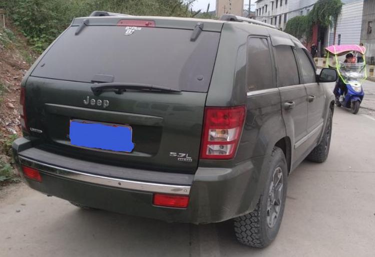 10年前60万买的5.7L大切诺基，如今8万还难卖，车钥匙更“朴素”