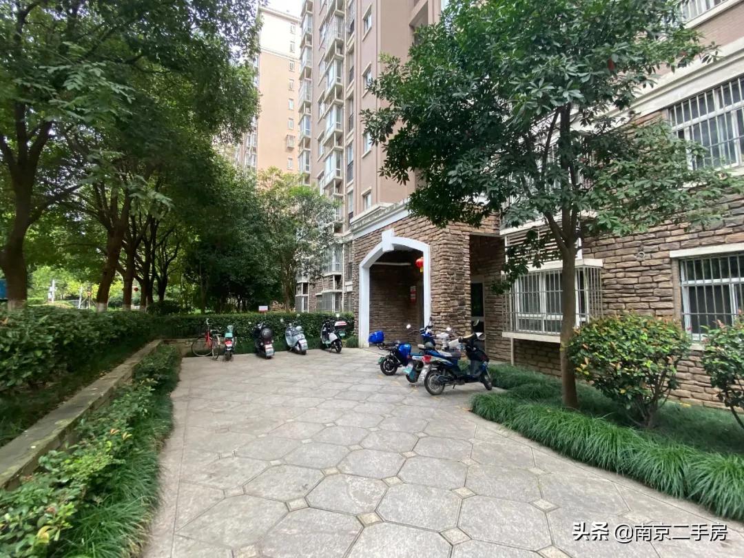 小区环境好价格低的二手房,小区位置好但物业差值得买吗