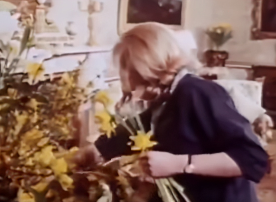 英女王下令封杀50年!王室私生活*片禁**遭泄露,百万人在线吃瓜