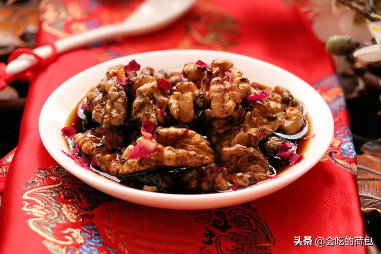 核桃和醋一起吃有什么功效,醋泡核桃真的对人体有好处吗