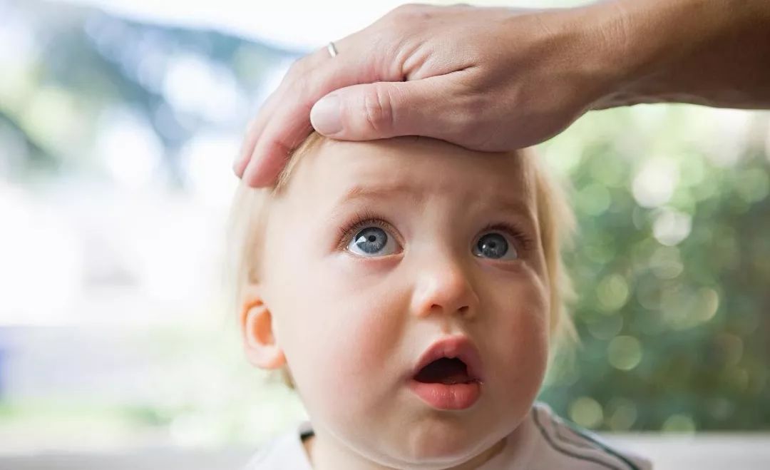 宝宝发烧时六种正确的退烧办法,宝宝反复发热怎么退烧的小妙招