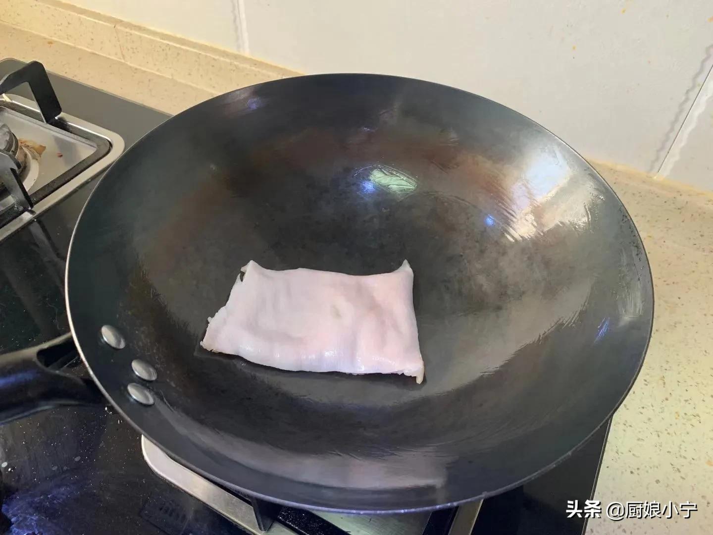 新买的铁锅千万别直接上油,新买铁锅开锅别直接用火烧