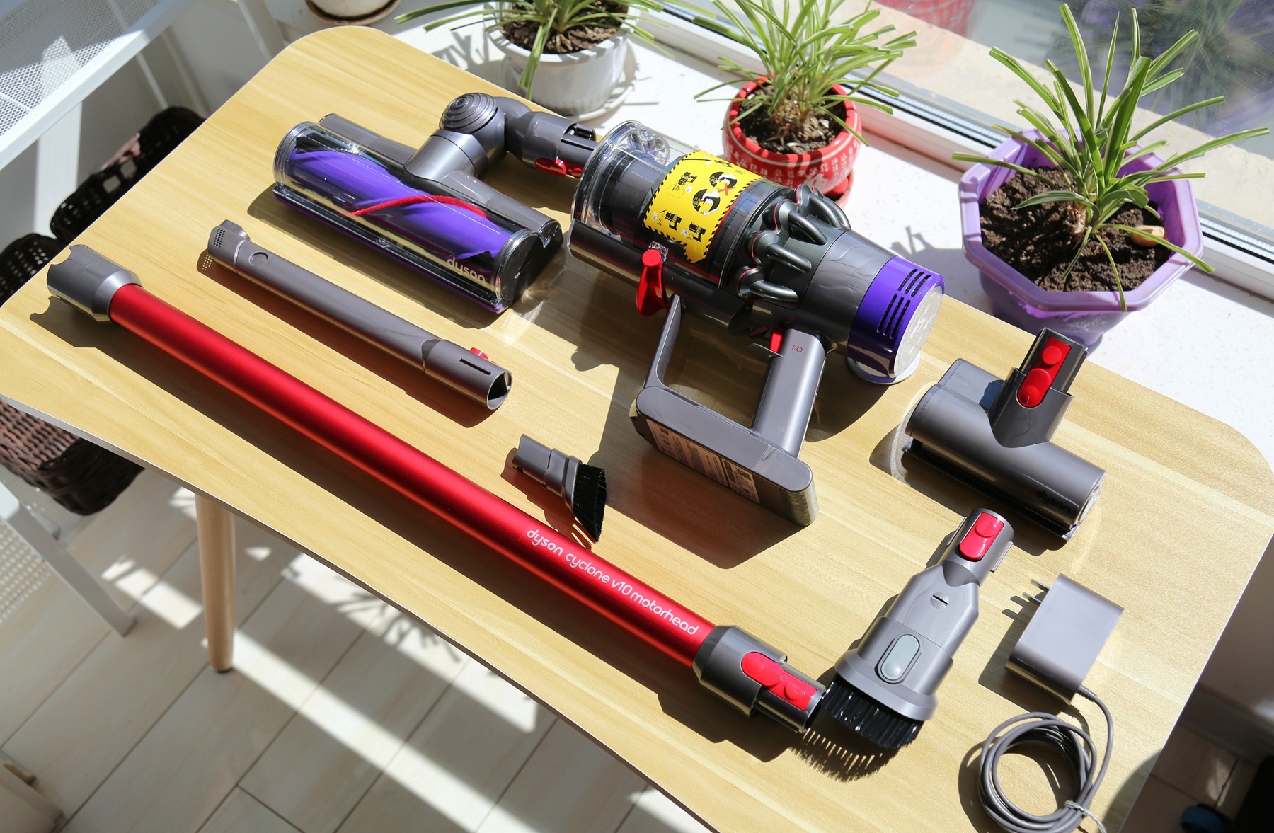 戴森v10吸尘器问题,戴森v10吸尘桶难以推开