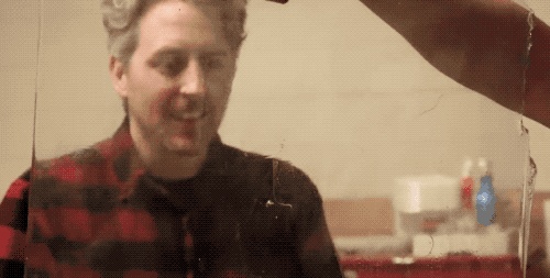 电影里用啤酒瓶“爆头”,是真的玻璃瓶吗?