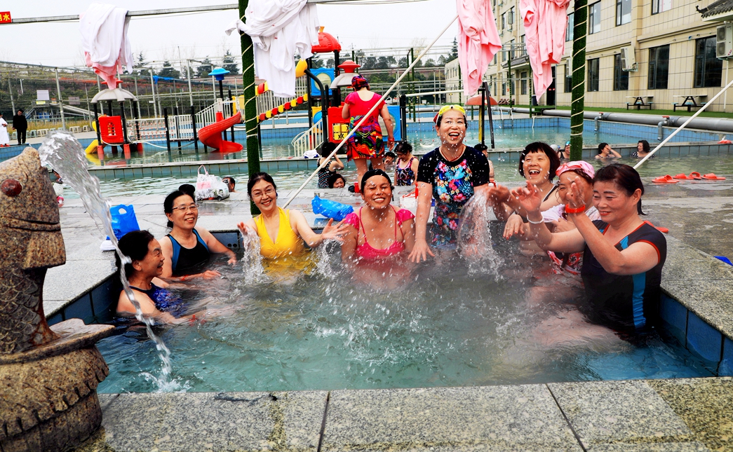 梦桃源温泉度假村积极做好疫情防控确保每位顾客用餐放心洗得放心