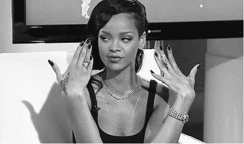 胸大怎么穿衣服不尴尬,胸大的妹子穿什么衣服保守