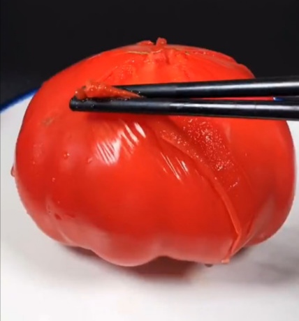 西红柿炒鸡蛋为什么会炒糊了,西红柿炒鸡蛋发酸怎么回事