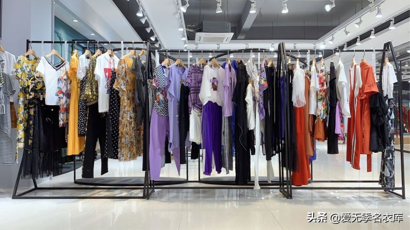 女装进货渠道怎么找货源,女装店新手进货的技巧是什么