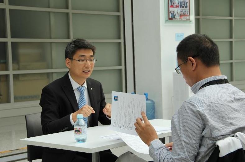 大学生“别出心裁”的简历火了，面试官哭笑不得，还意外被录取了