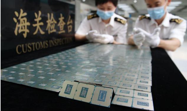 个人可以携带多少奢侈品入关,个人可以带多重的行李登机