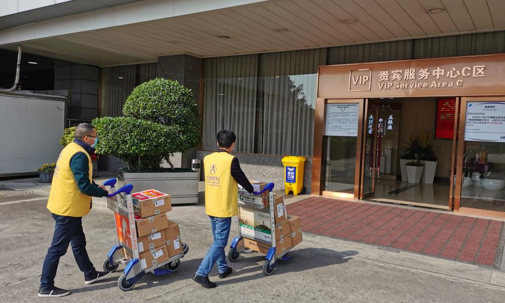 “最硬的麟”累得视疲劳！爱迪2000支润眼液急援武汉