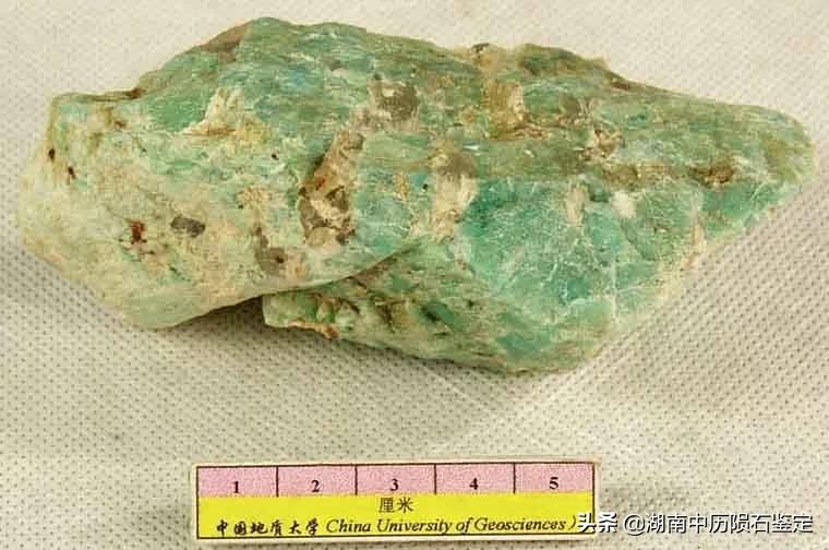 月球陨石与地球矿石的区别,月球陨石和矿石有什么区别