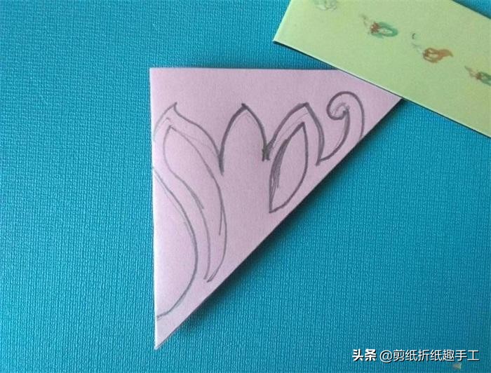 传统窗花的剪纸方法简单又好看,窗花的对称剪纸教程