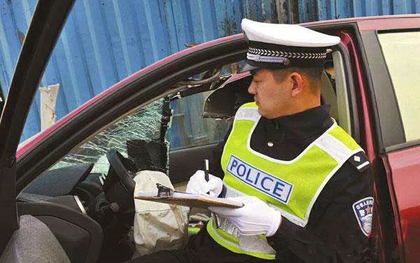 交通事故处理流程扣车一般多久,轻微交通事故发生扣车的时间规定