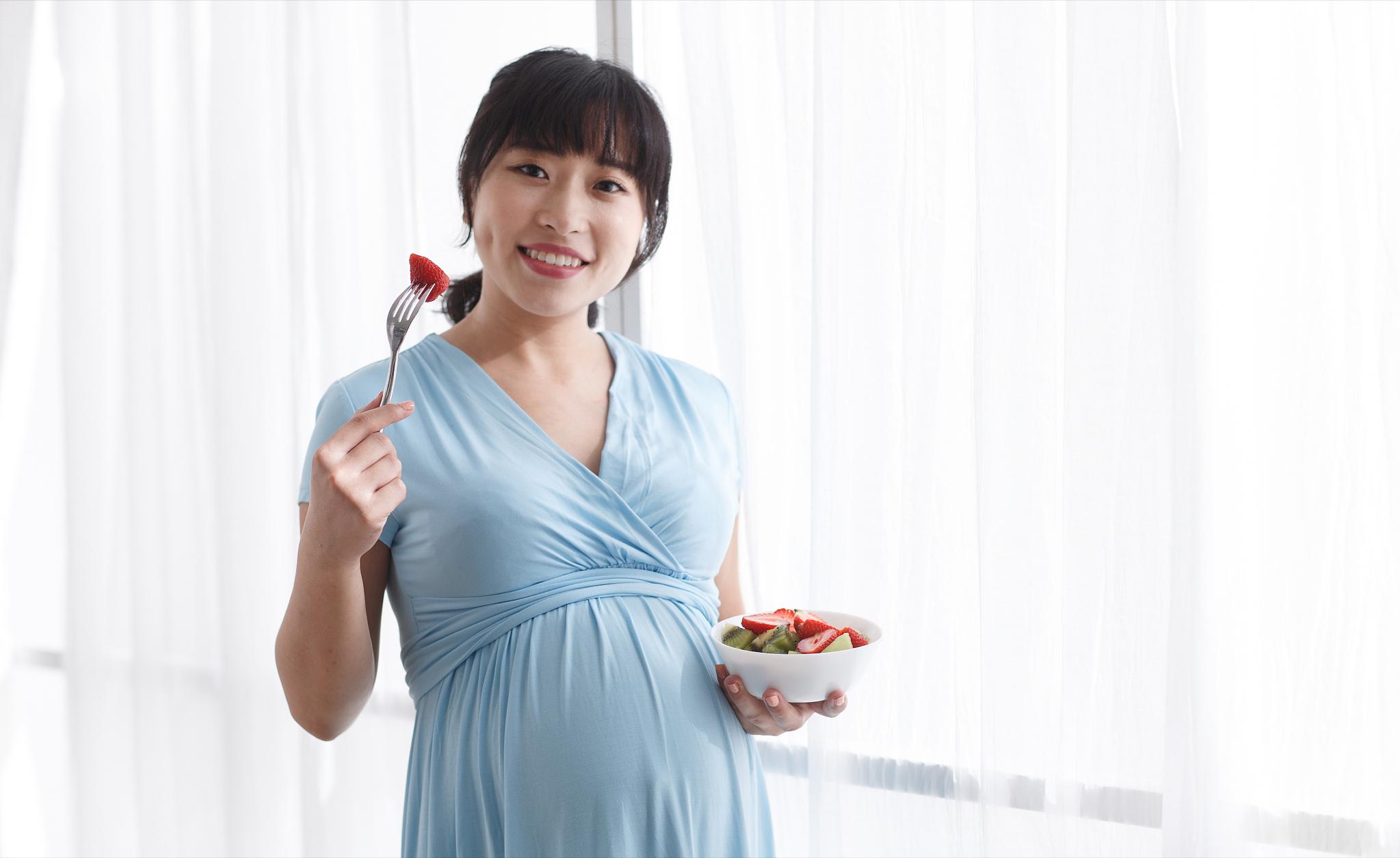 孕妇多吃葡萄宝宝眼睛黑又亮,孕妇多吃葡萄婴儿眼大