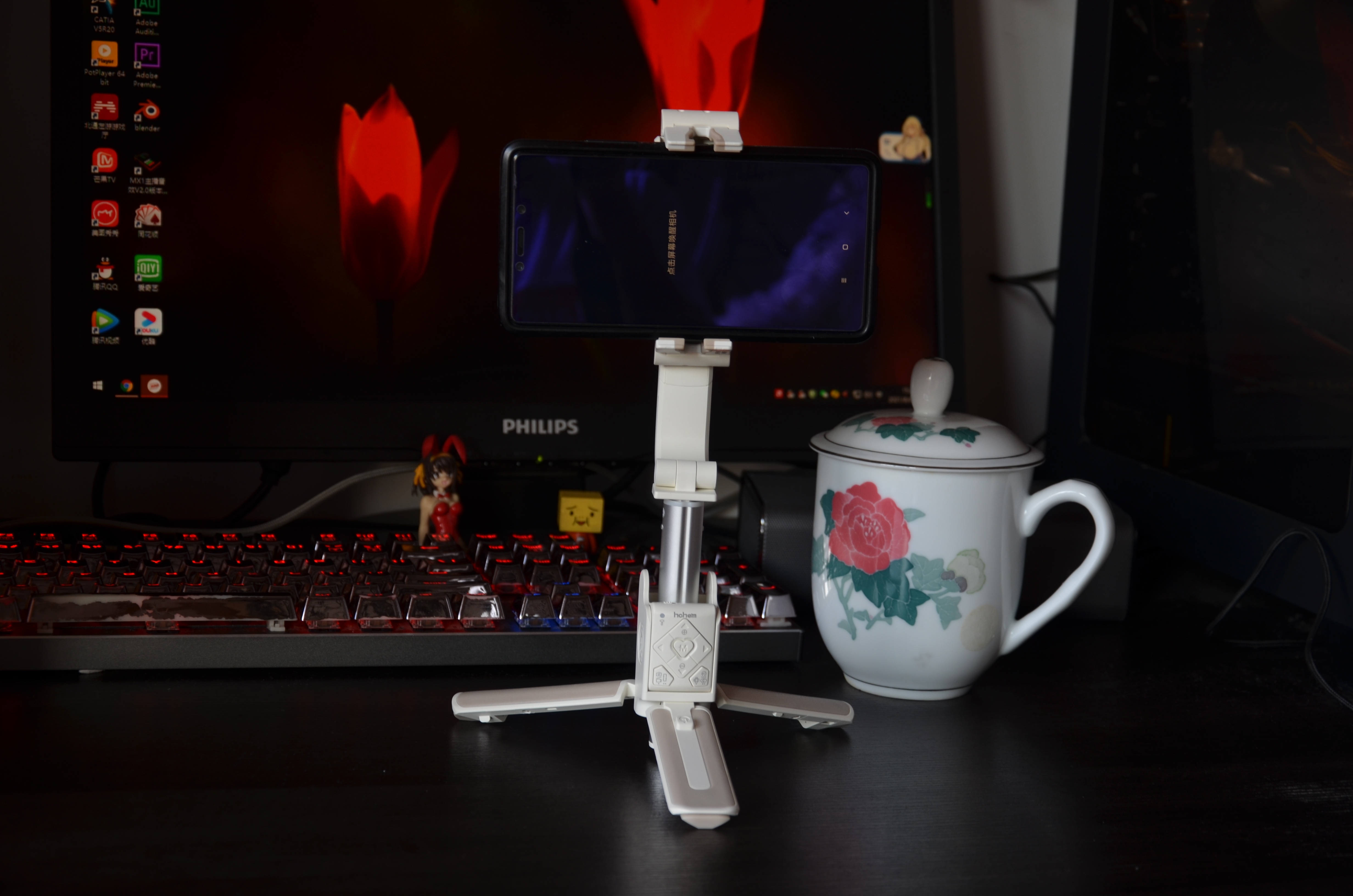 是自拍杆、三脚架，遥控卡菲、也是稳定器——浩瀚小Q智能稳拍杆