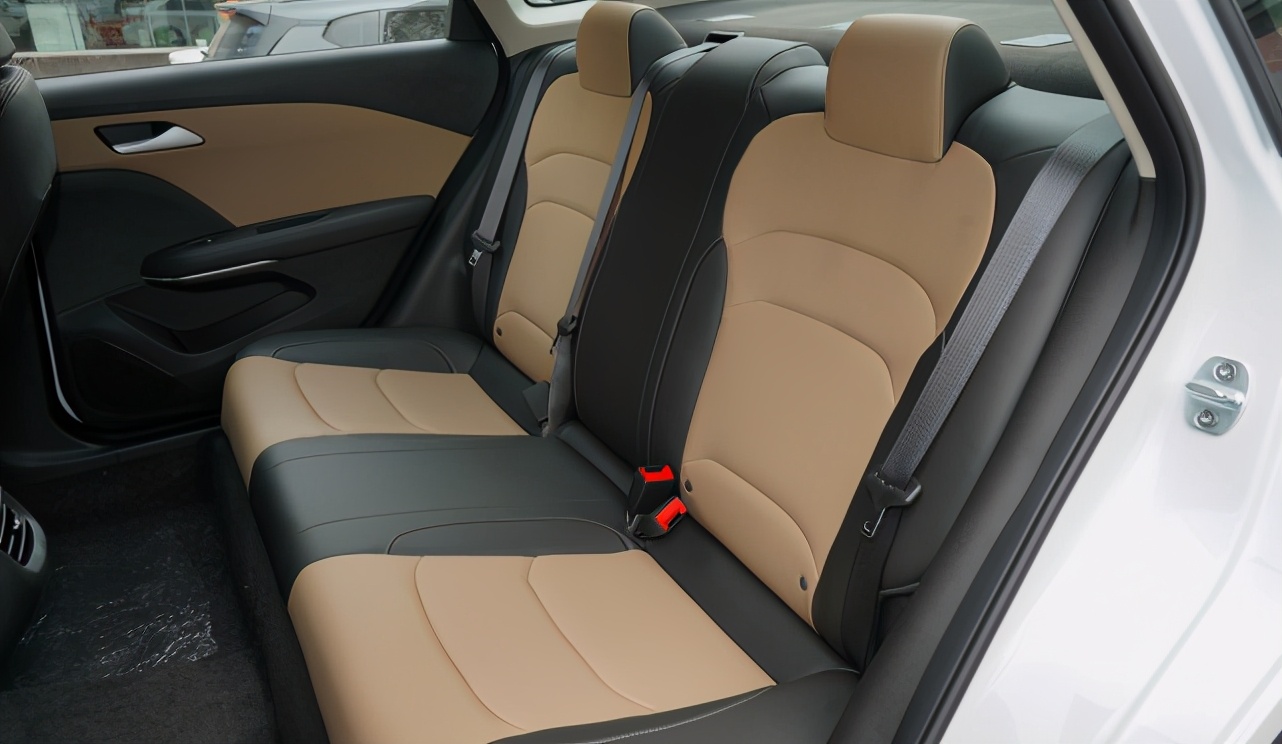 新款雪佛兰科鲁泽真实车主感受,8万块雪佛兰科鲁泽轻混rs