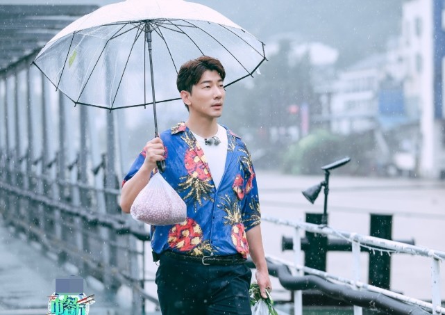 张亮回应赵丽颖拉菜,张亮为赵丽颖发声最近新闻