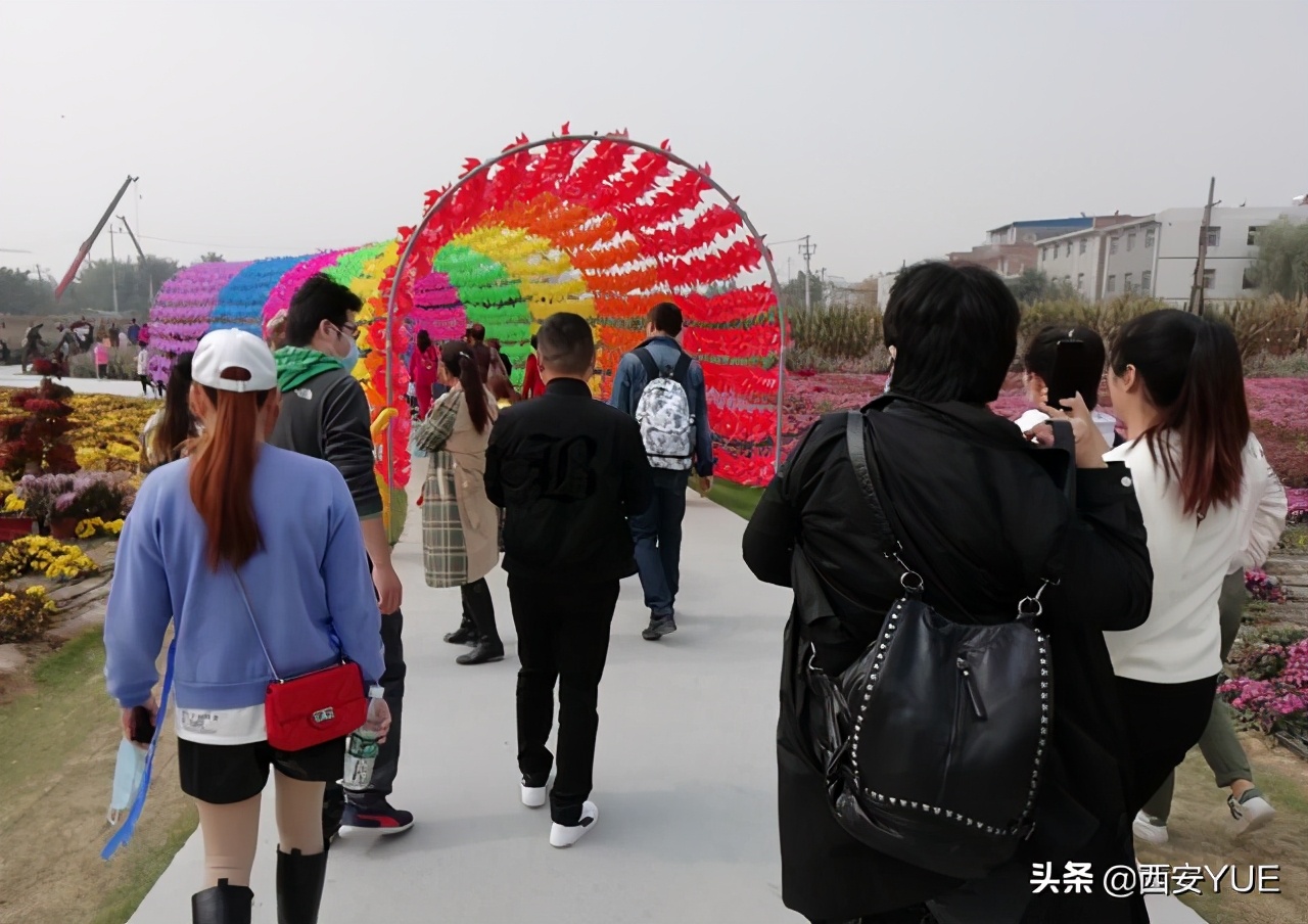 西安又一地标盛大开启，现场人山人海堪比春运