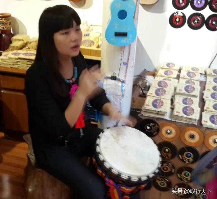 中国最美丽的小城,历经沧桑翘檐如翼的吊脚楼,缓缓流淌的沱江