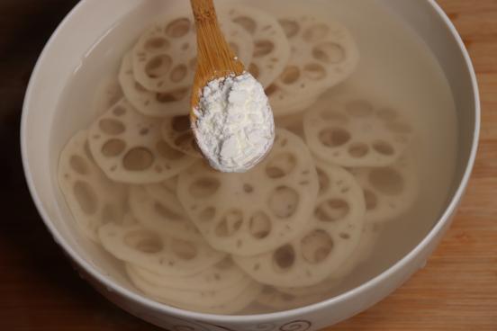 怎么清洗莲藕里面的淤泥,完整莲藕怎么洗干净中间泥