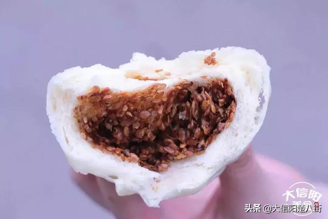 探店:信阳这家十年无名包子铺,据说排队到腿软也要吃?