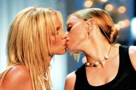 布兰妮被囚禁25年,布兰妮被父亲虐待13年