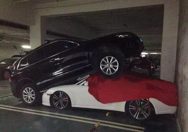 对方车把我车撞了跑了怎么办,自己的车被人撞了但对方跑了