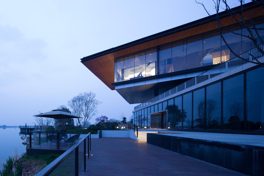 这家要在成都修建最大免税店的公司，究竟什么来历？