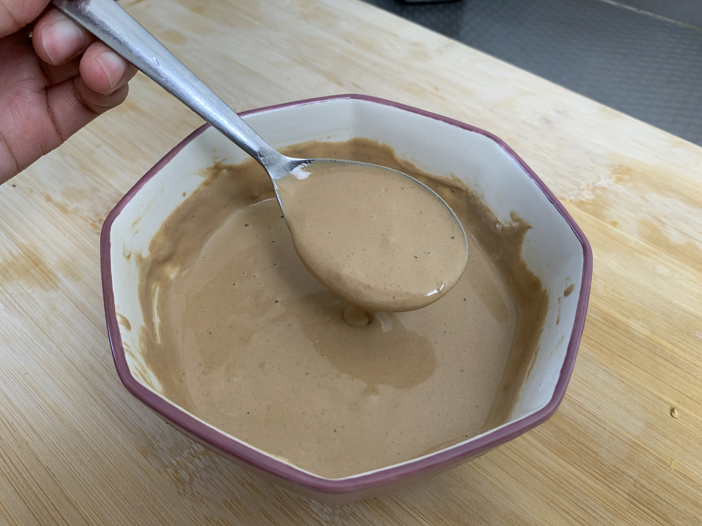 调芝麻酱使用开水还是凉白开,调芝麻酱用色拉油