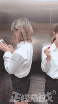 爆笑GIF趣图:美女,这射的是丘比特之箭吧