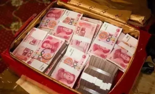 昨晚睡得早，半夜梦到马云爸爸，醒来后赶紧把1000多花呗账单还了