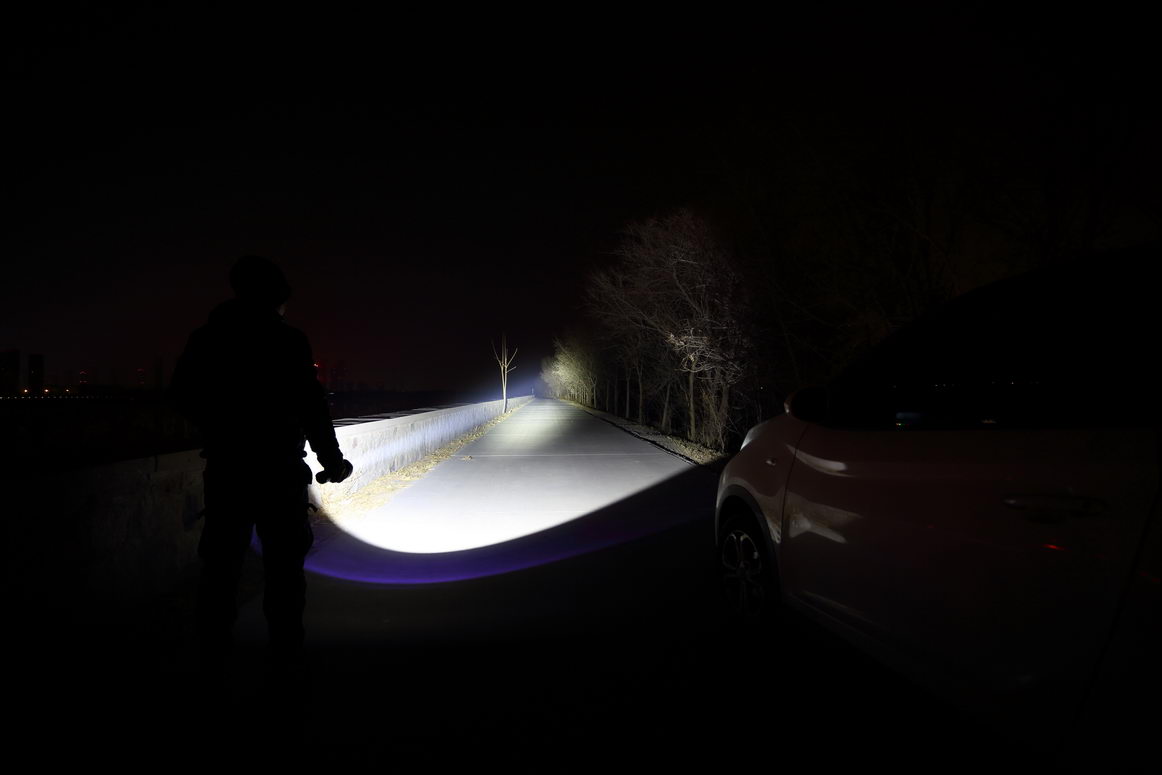 性能怪兽7500流明超级远射雷鸣兔SD90评测#科技快报#