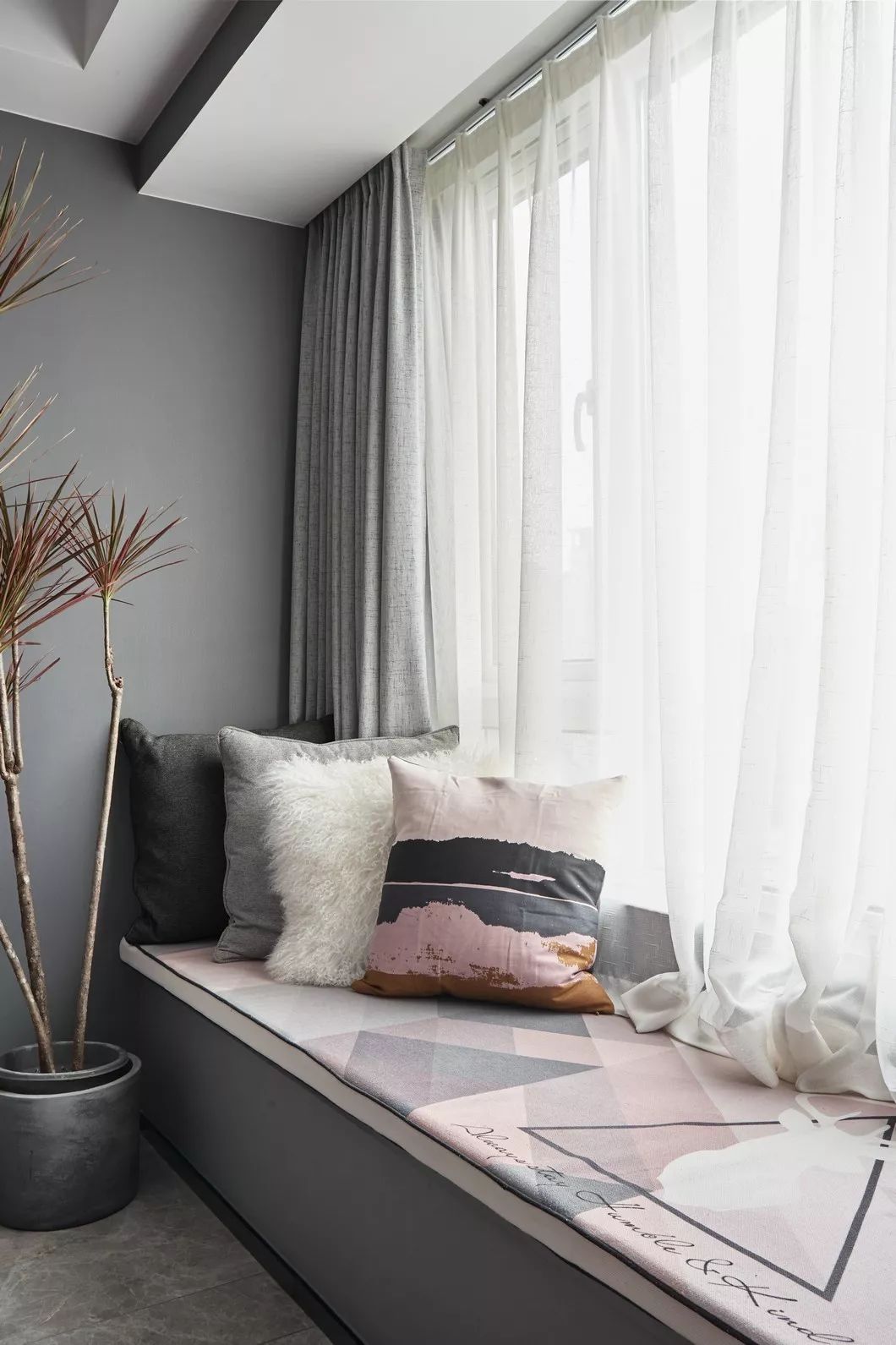 烟粉高级灰撩人的轻熟风,设计高级灰烟粉撩人轻熟风