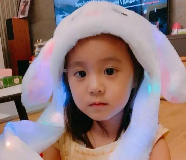 贾静雯心痛发文，5岁女儿被查出先天性弱视，她的忠告值得一看