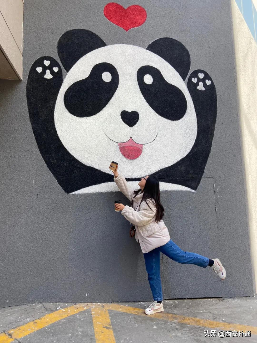 仅凭一个洞就爆火全网，这家熊爪咖啡西安也有了