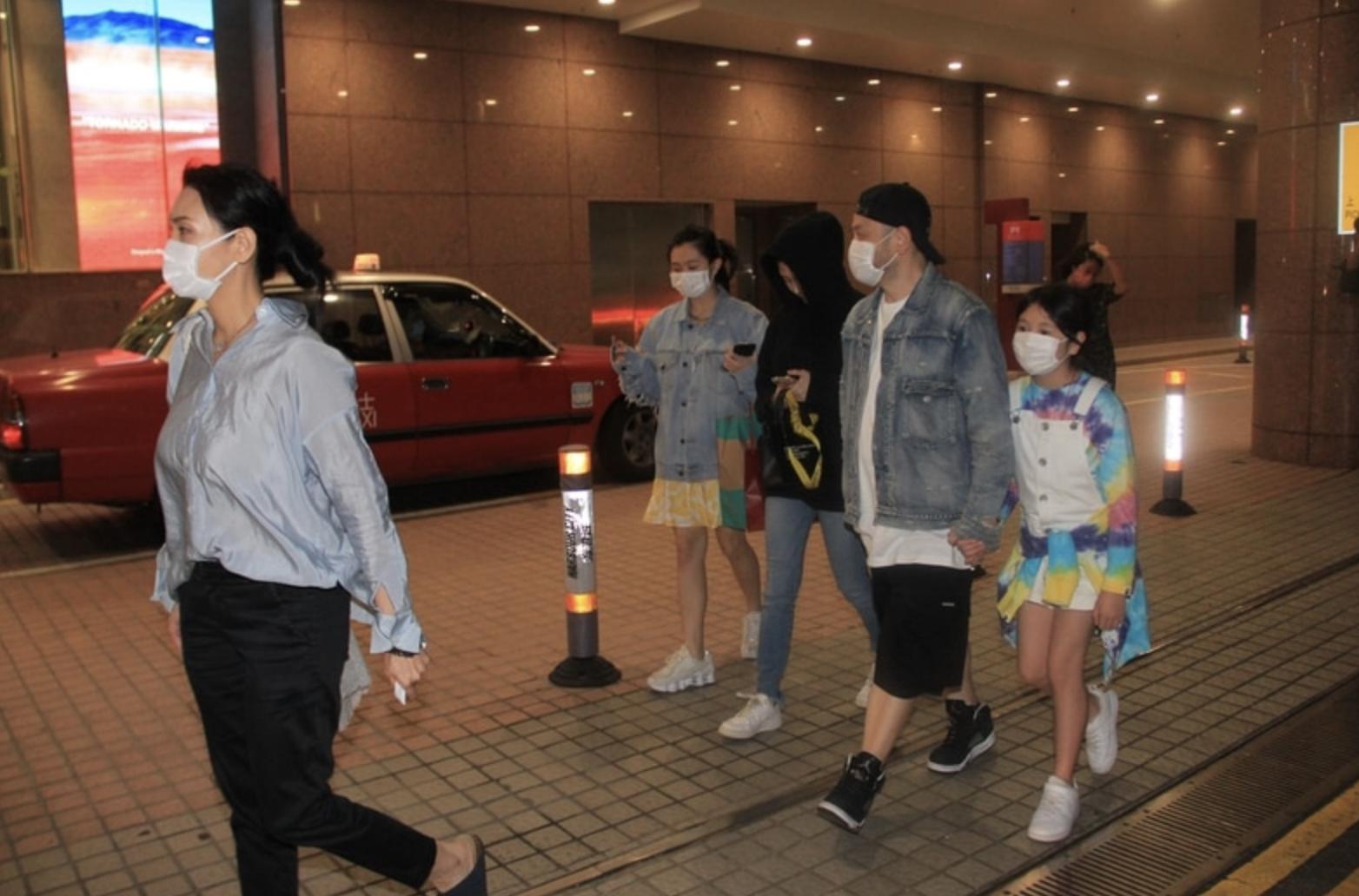 沈嘉伟亏损,沈嘉伟年轻照片