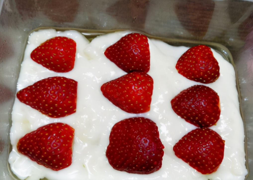 牛奶快过期了喝不完可以冷冻吗,家里快过期的牛奶怎么做吃的