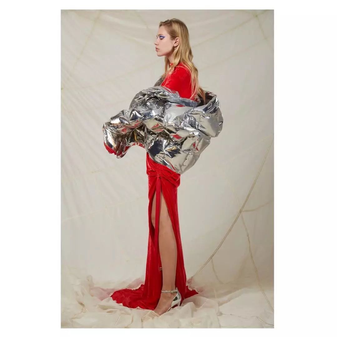 双十一大牌羽绒服打折,双十一购物狂欢节冲锋衣冬